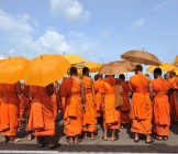 Monks in Cambodia - Lumle holidays