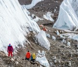 people trekking mount everest