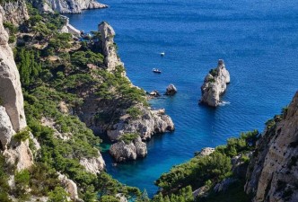 Classic France: Vineyards, Castles, Villages, Culture, History & Gastronomy