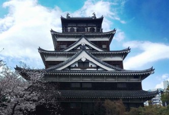 The Colours of Japan: Culture, Temples, Landscapes & Traditions