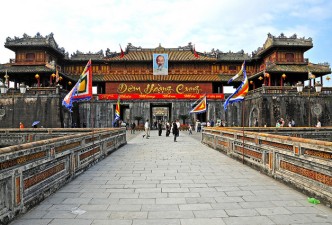 Cambodia, Vietnam & Singapore: Temples, Culture, History & Cityscapes