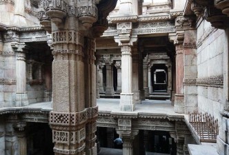 Gujarat Heritage & Textiles: Palaces, Stepwells, Temples, Villages, Textiles & Traditions