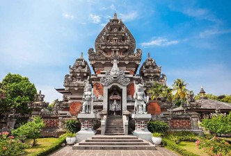 The Best of Three Islands: Beaches, Culture, Nature & Heritage