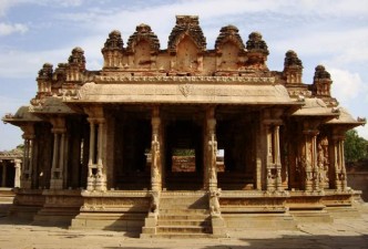 Treasures of the Deccan: Hyderabad to Bangalore