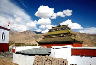 Ladakh Explorer: Monasteries, Valleys, Lakes, Mountains, Culture & The Himalayas