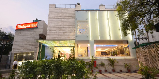 Hotel Atulyaa Taj