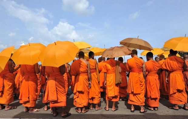 Monks in Cambodia - Lumle holidays