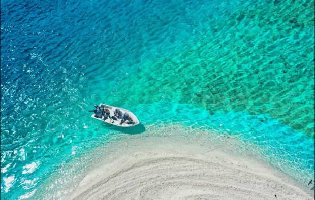 Mauritius boat on sea