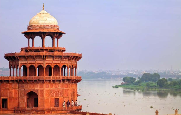 Red Tower of Taj Mahal Complex in Agra - Lumle holidays