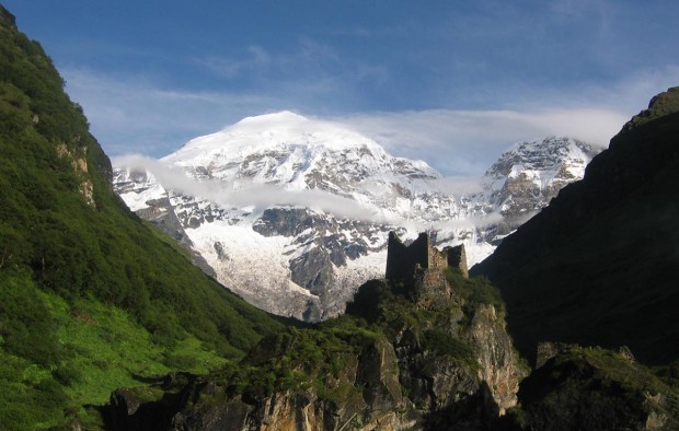 Snow capped mountain in Jomolhari - Lumle holidays