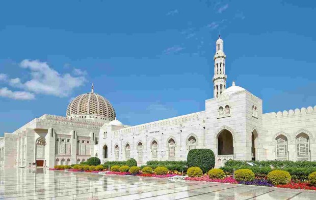 Sultan-qaboos-grand-mosque