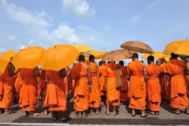 Monks in Cambodia - Lumle holidays