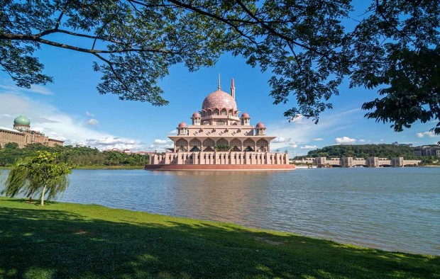 Putra Mosque in Putrajaya - Lumle holidays