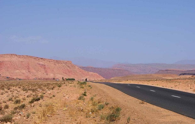 Road through desert - Lumle holidays
