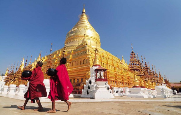 Shwezigon Paya, Bagan, Myanmar.